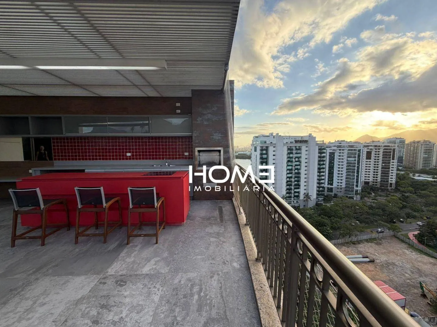 Furnished apartment, 365 m², with floor-to-ceiling windows — photo 34