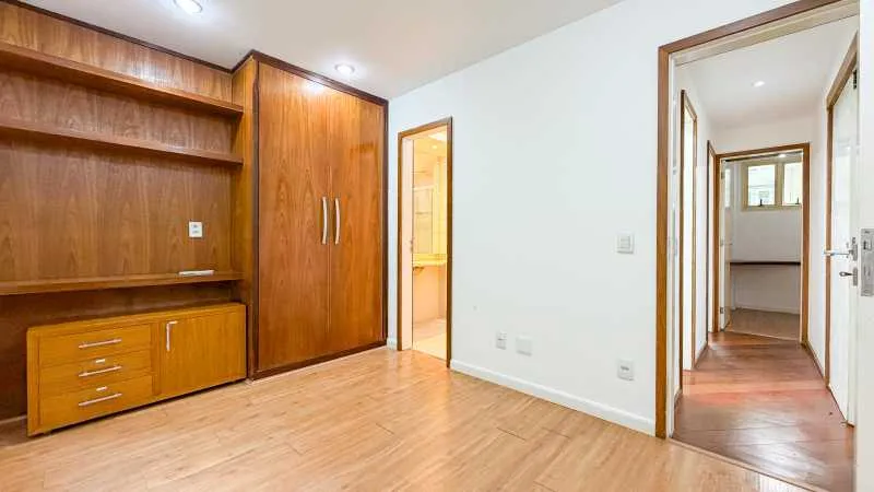 3-bedroom apartment with a home office — photo 15