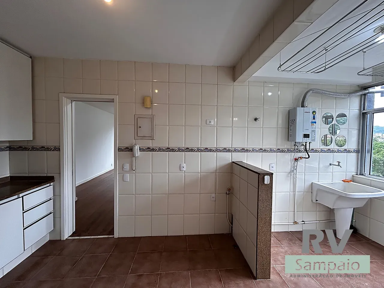 One-bedroom apartment with a mountain view in Rio de Janeiro — photo 31