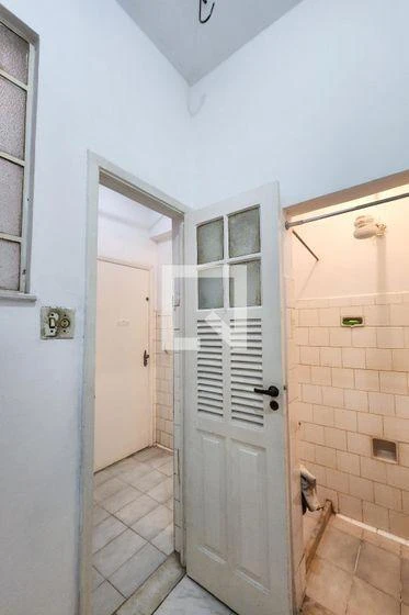 2-bedroom apartment with a bathtub — photo 28
