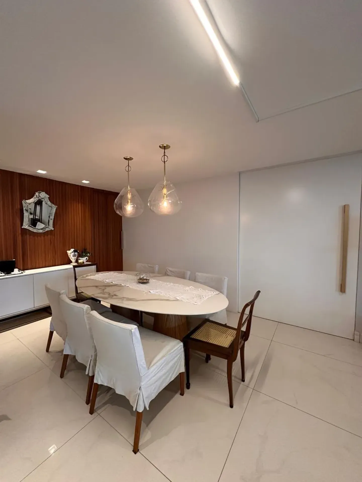 Furnished 180 m² apartment with 3 en-suites and balcony — photo 12