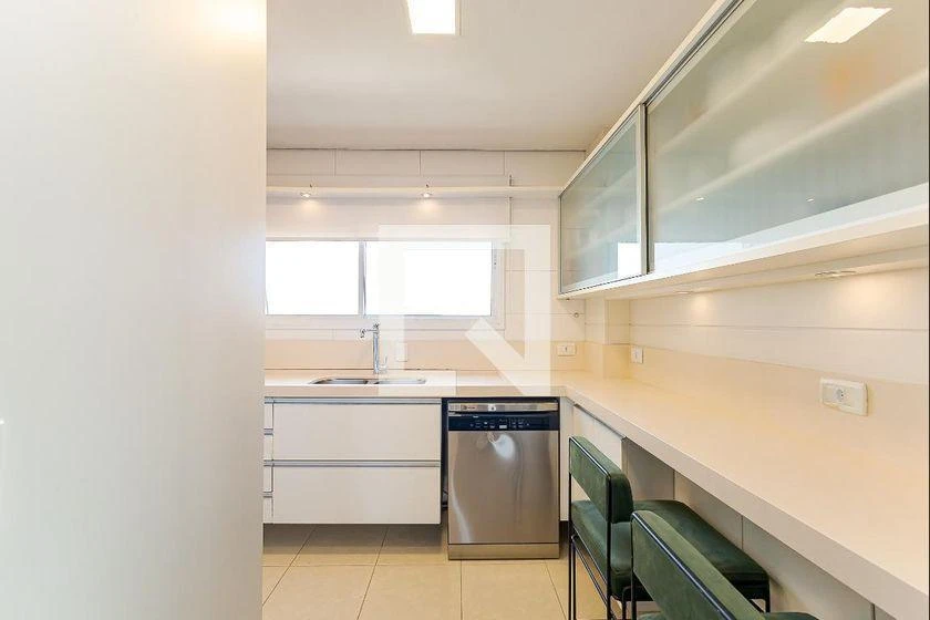 Furnished apartment with 3 en-suite bedrooms and 211 m² — photo 40