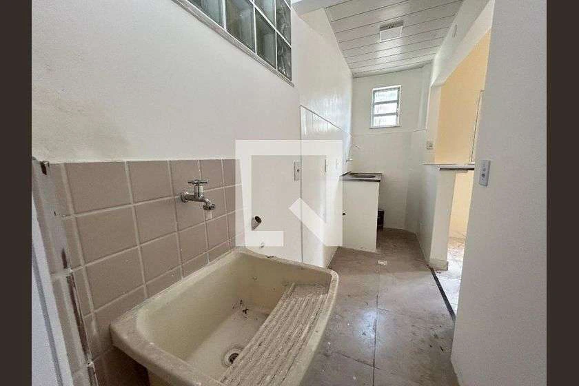 Casa de 45 m² com 1 quarto e 2 banheiros