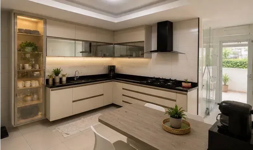 Furnished apartment with 3 bedrooms and an open-plan kitchen — photo 2