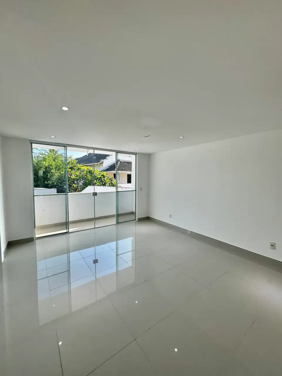 Unfurnished house with 5 bedrooms and 5 bathrooms — photo 19