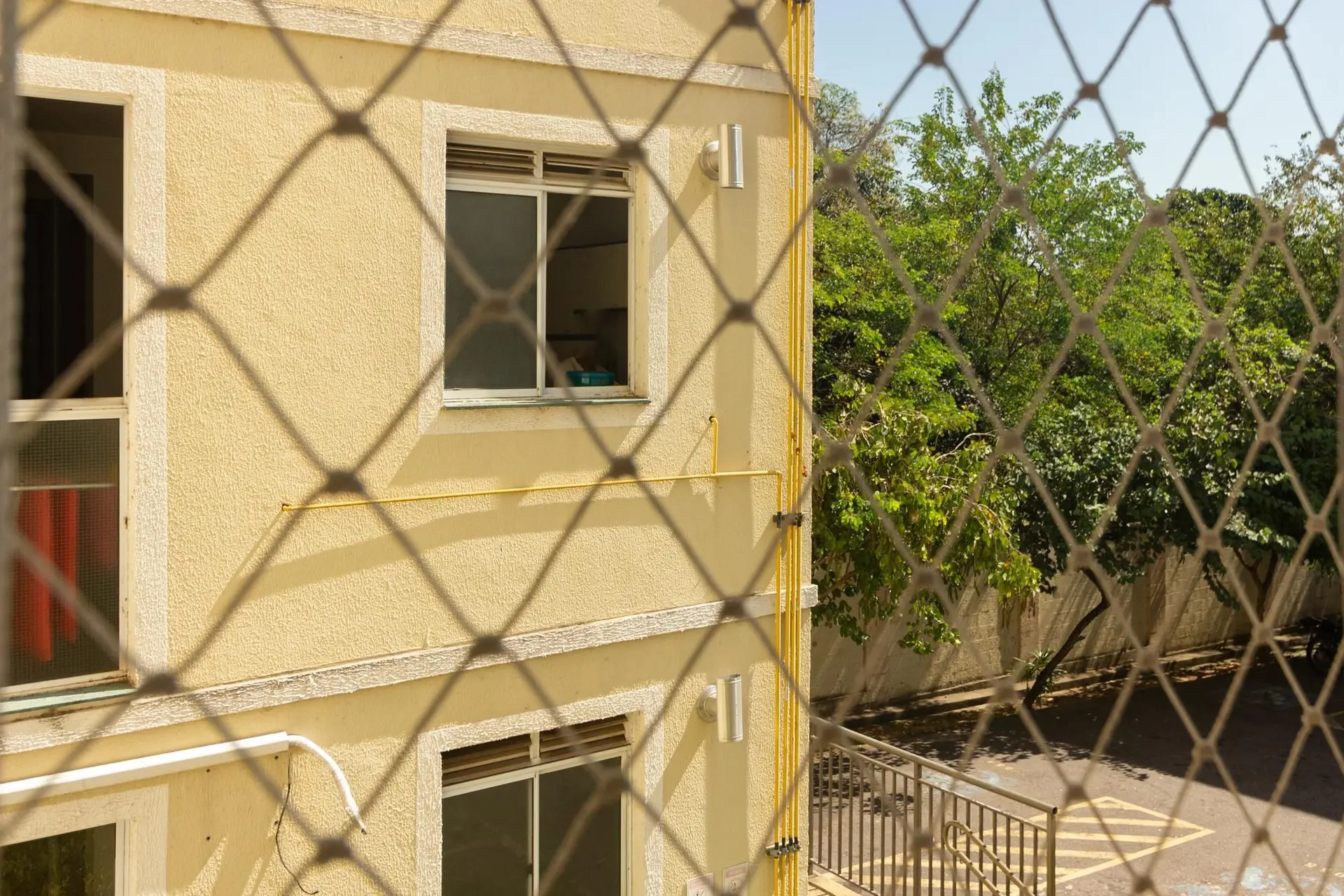 Furnished 2-bedroom apartment with an open-air pool — photo 39
