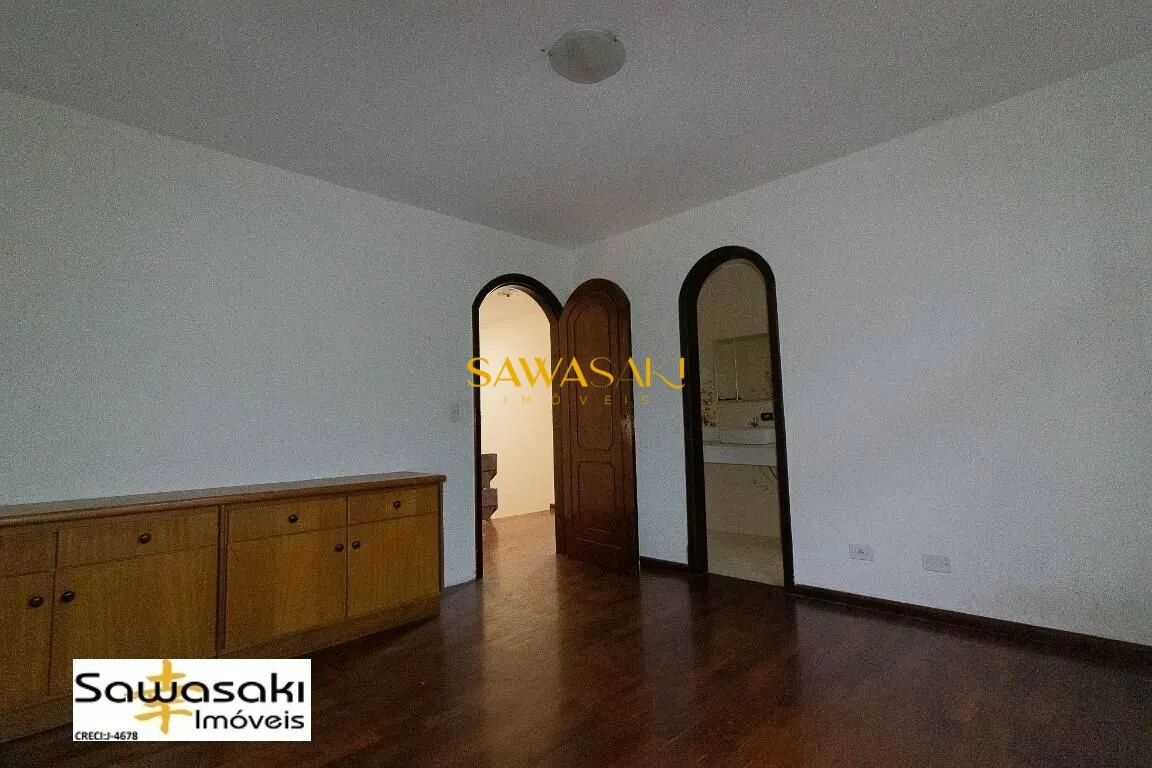 House with 8 bedrooms, 4 en-suites and private garden — photo 5