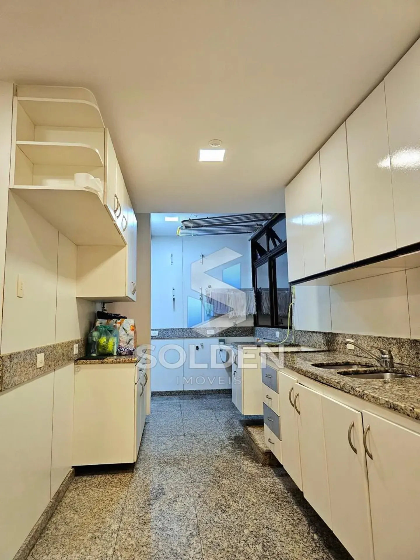 160 m² apartment with 3 bedrooms and 4 bathrooms — photo 25