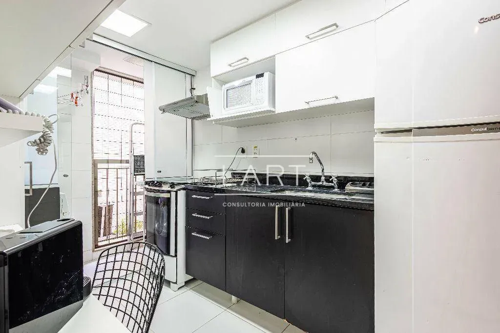 Apartamento com 2 dormitórios e varanda de vidro — photo 29