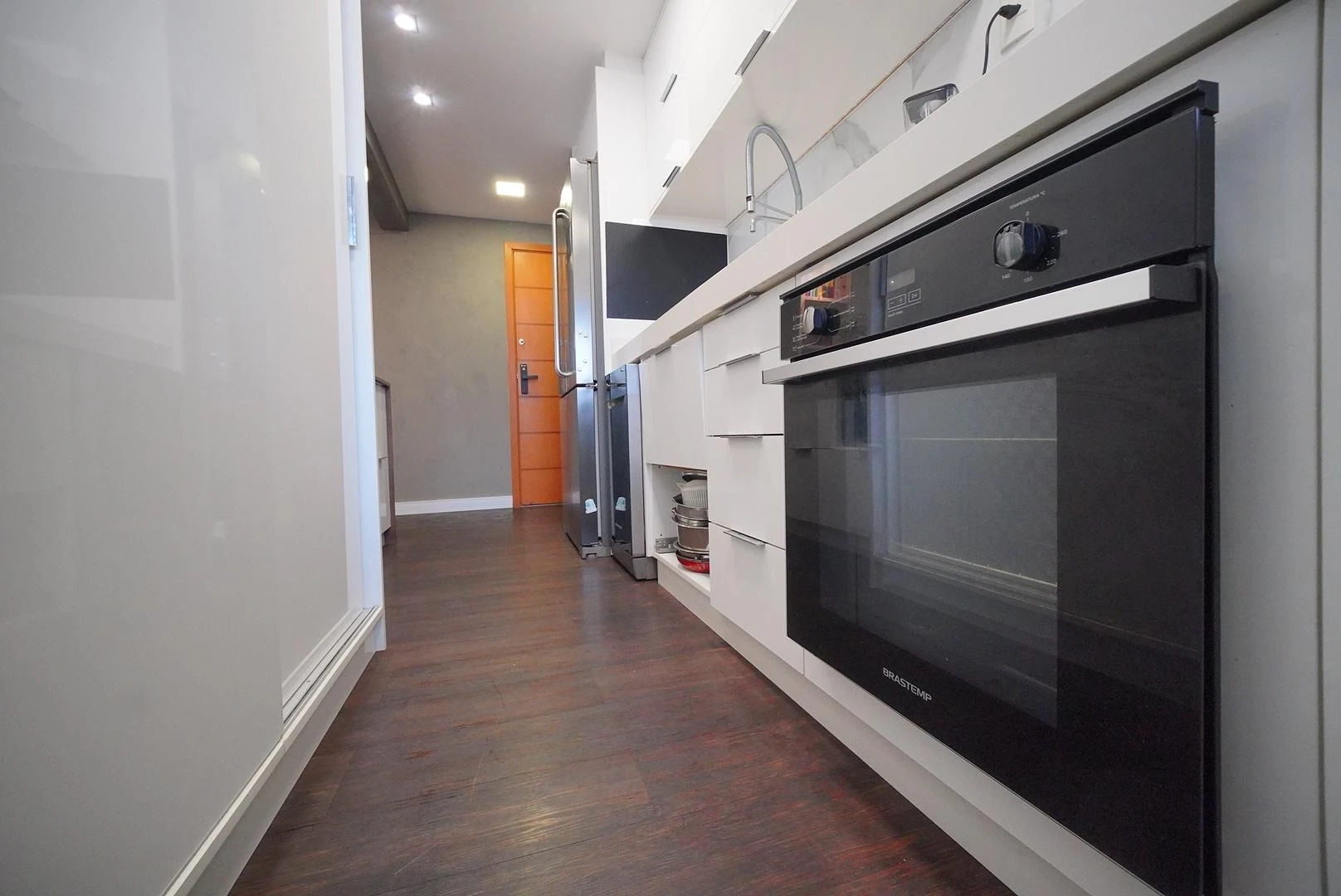 Furnished apartment, 100 m², with a grill on the balcony — photo 24