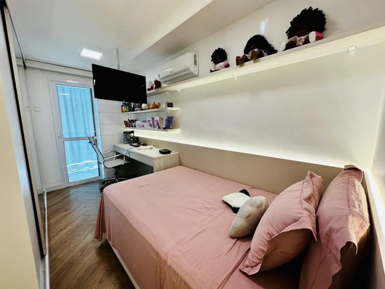 Furnished apartment, 198 m², with floor-to-ceiling windows — photo 6