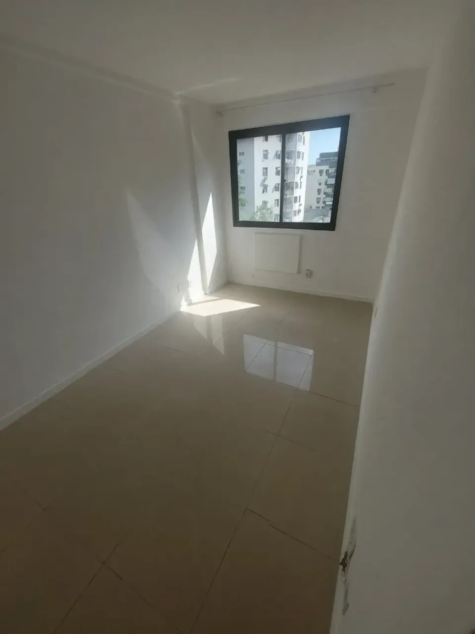 Незамебльована квартира з 2 спальнями і 2 ванними — photo 3