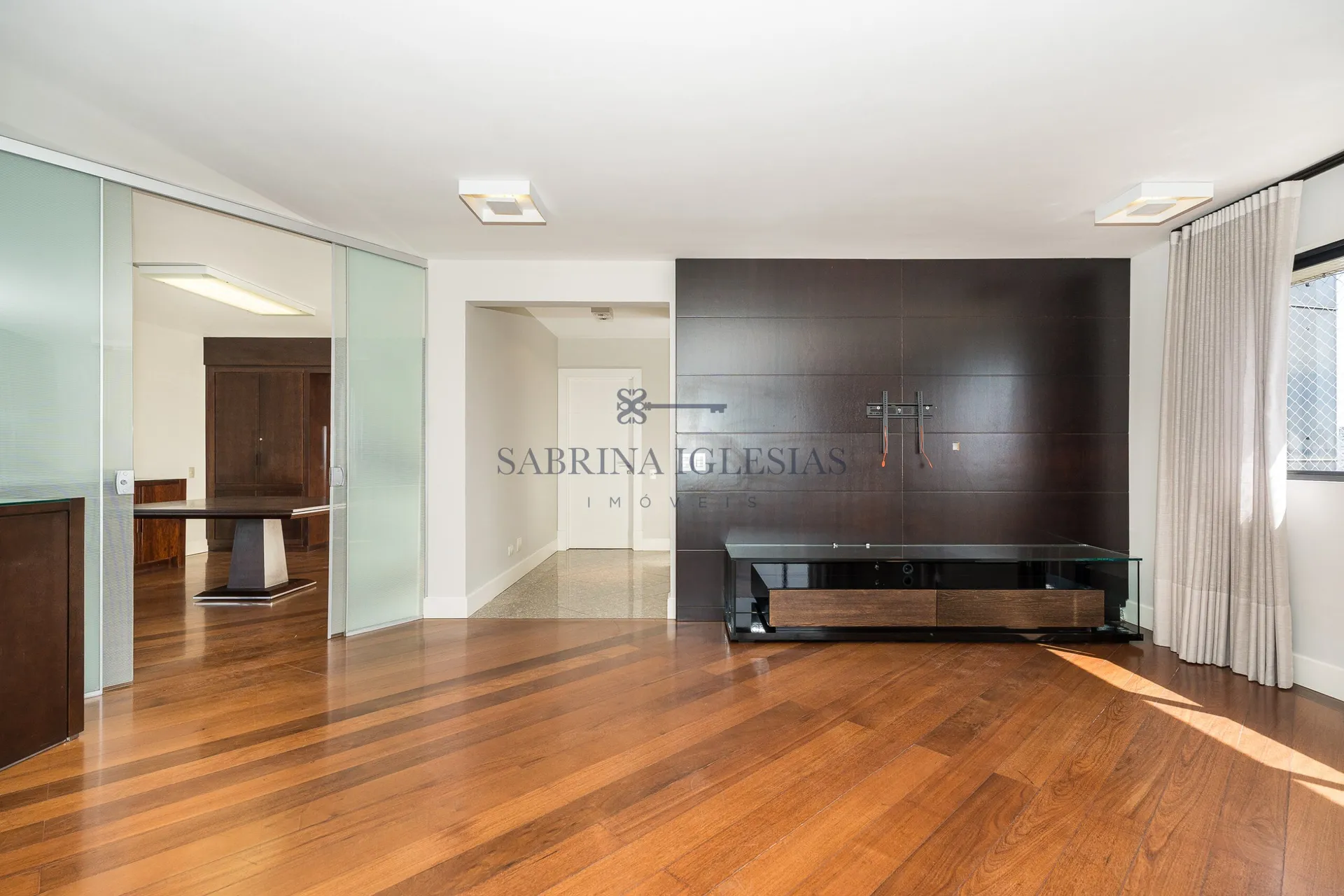 3-bedroom apartment with 3 parking spaces and 321 m²