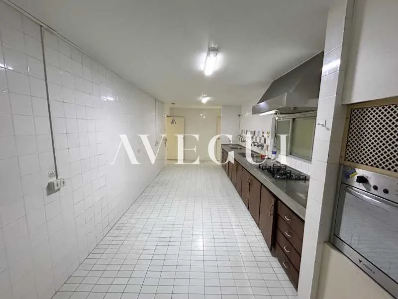 Residential apartment with 4 bedrooms and 4 bathrooms — photo 2