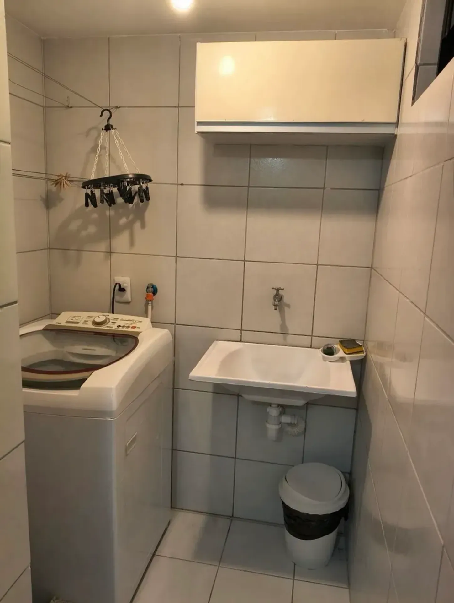 One-bedroom apartment with a washing machine — photo 8
