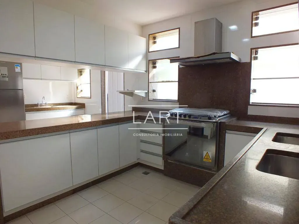House with 4 bedrooms and 5 bathrooms, 962 m² and 2 parking — photo 41