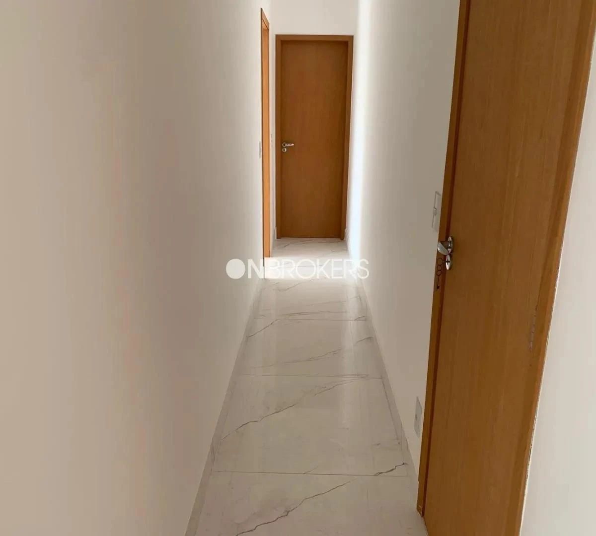 240 m² apartment with 4 en-suite bedrooms and balcony — photo 18