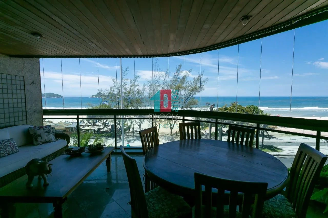 Apartamento mobiliado, 226 m², com vista para a água