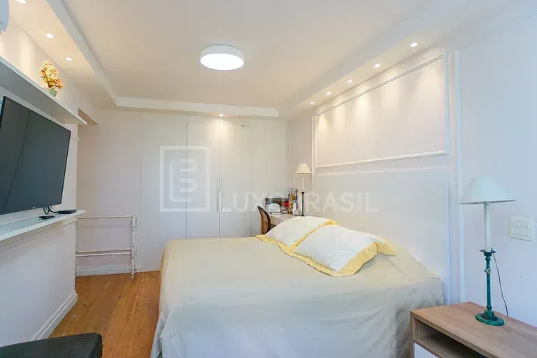 Furnished 4-bedroom apartment with 245 m² — photo 21