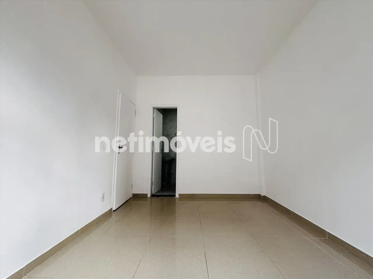 Apartamento com 2 quartos, cozinha separada e 1 banheiro — photo 12