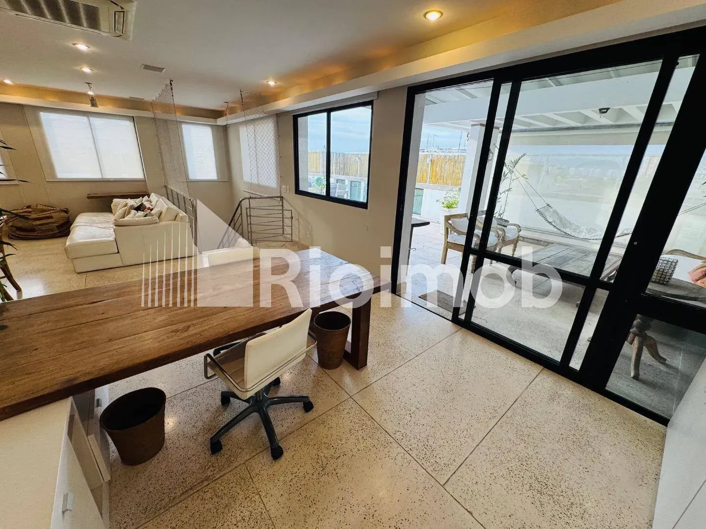 Unfurnished apartment with 5 bedrooms and 5 bathrooms — photo 37