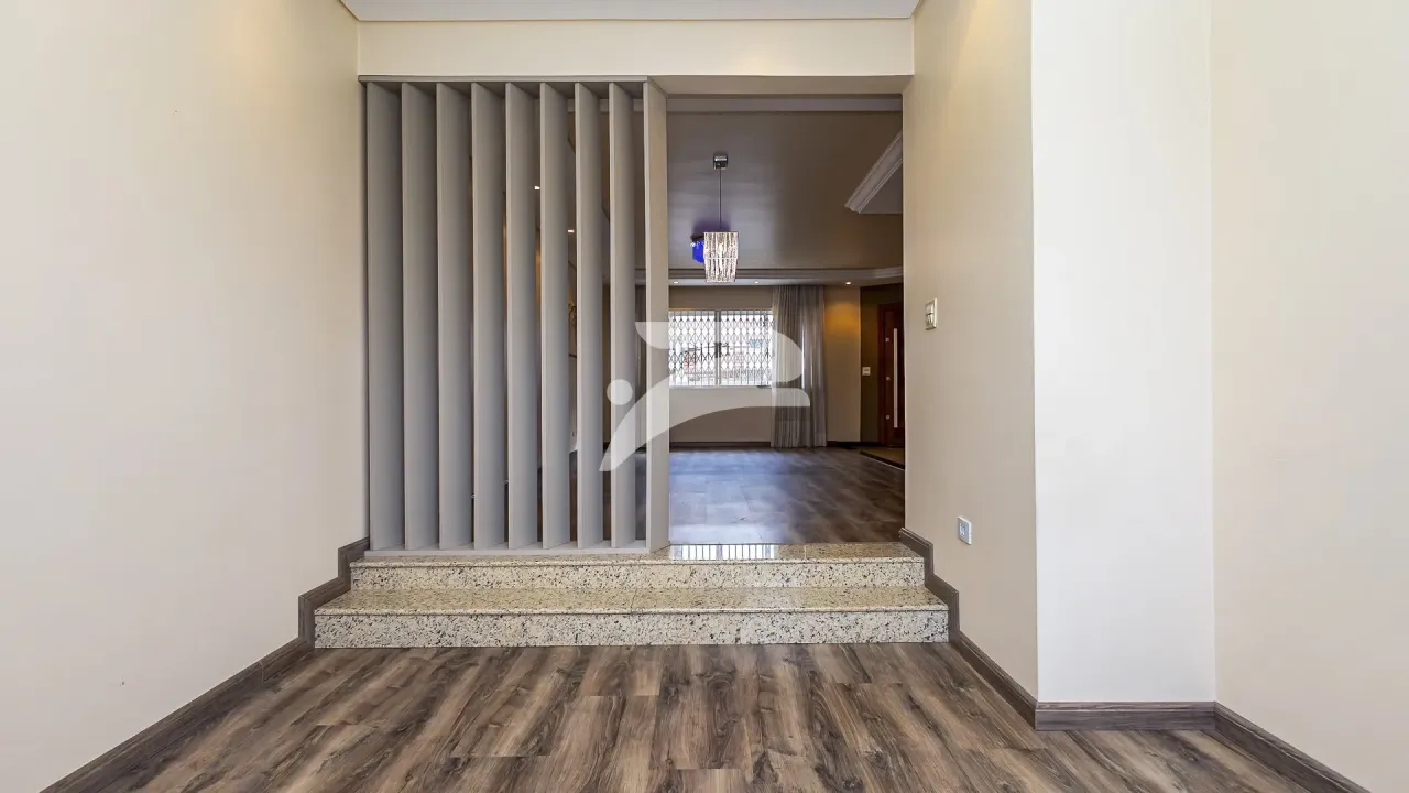House with 3 bedrooms and a private BBQ area — photo 3