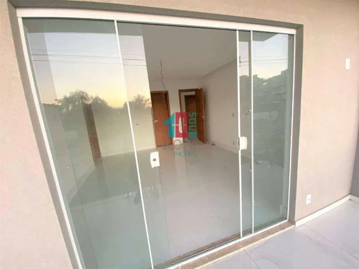 House with a gas open-plan kitchen and 4 bedrooms — photo 17