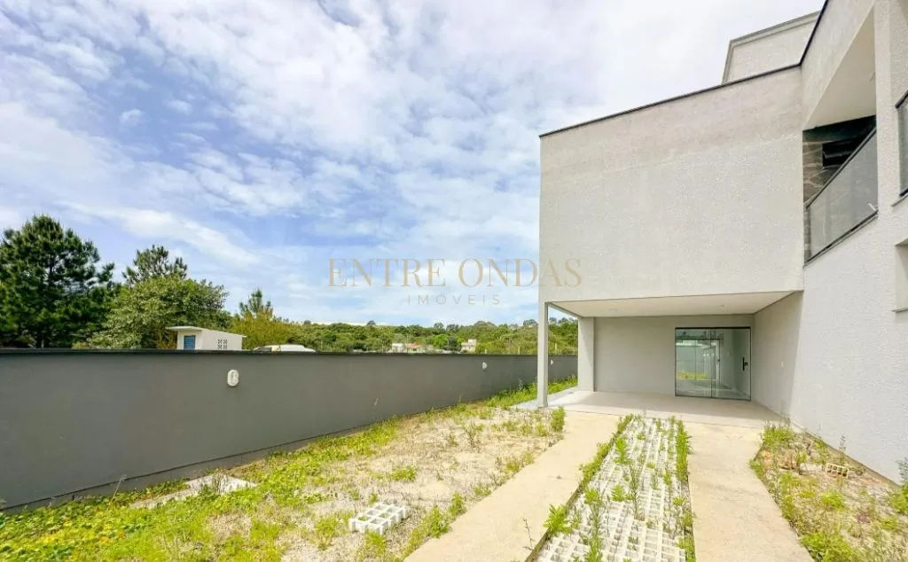 3-bedroom house with a mountain view in Florianópolis — photo 38