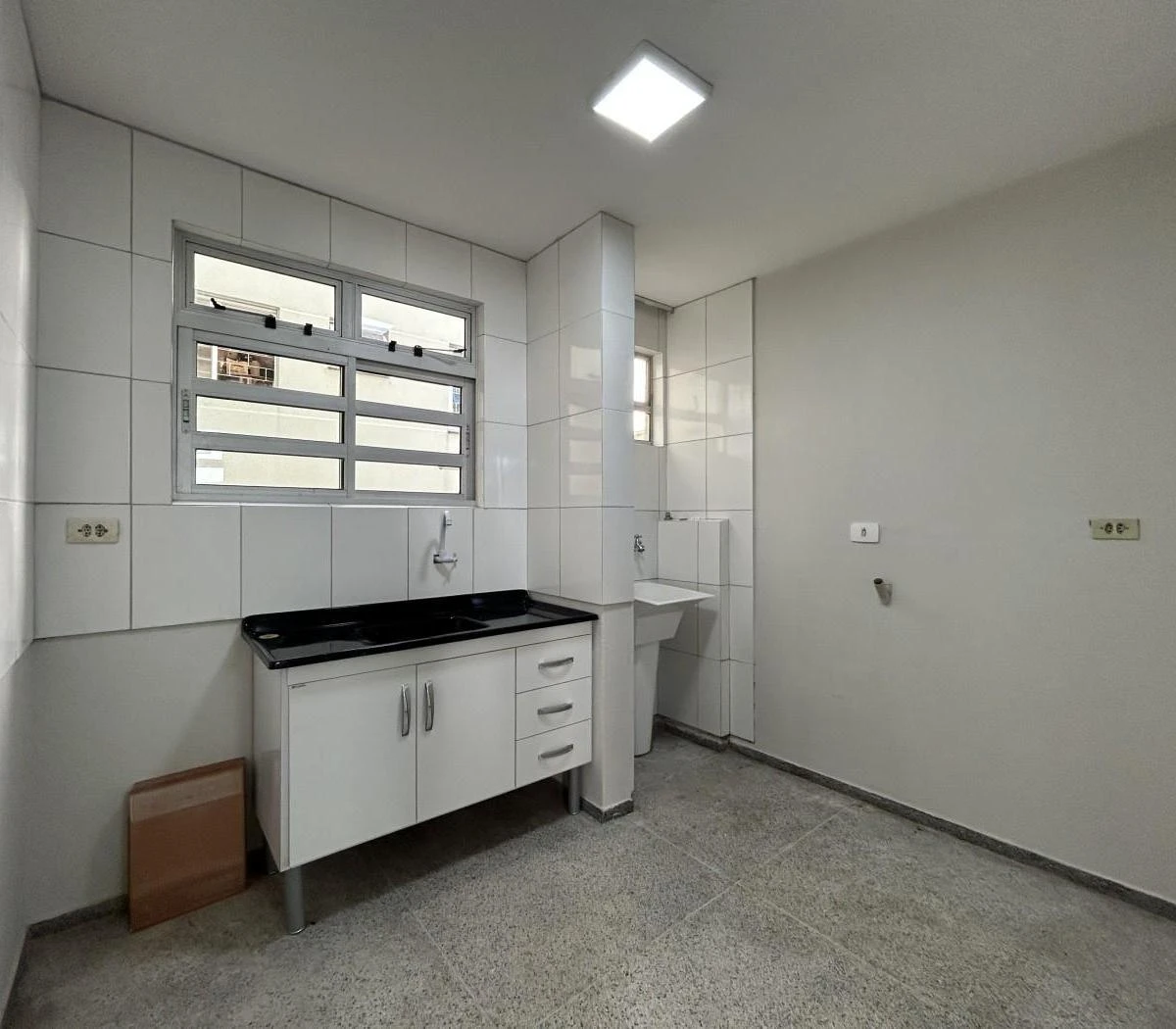 2-bedroom apartment with wood or laminate floors in Curitiba
