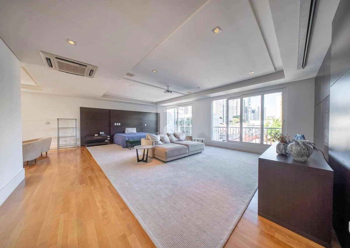 344 m² apartment with floor-to-ceiling windows and a bathtub — photo 11
