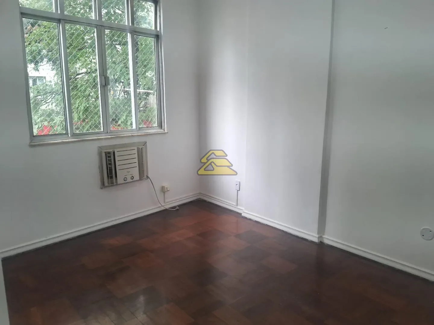 Apartment, 76 m², with wood or laminate floors — photo 8