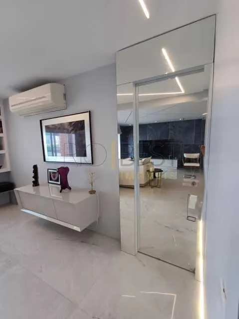 Furnished 3-bedroom apartment with enclosed balcony — photo 28