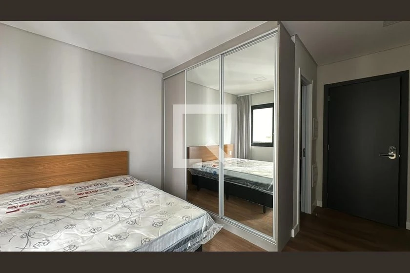 Furnished studio with 1 bedroom and compact kitchenette — photo 4
