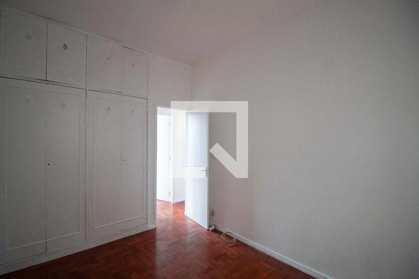 2-bedroom apartment with wood or laminate floors — photo 10