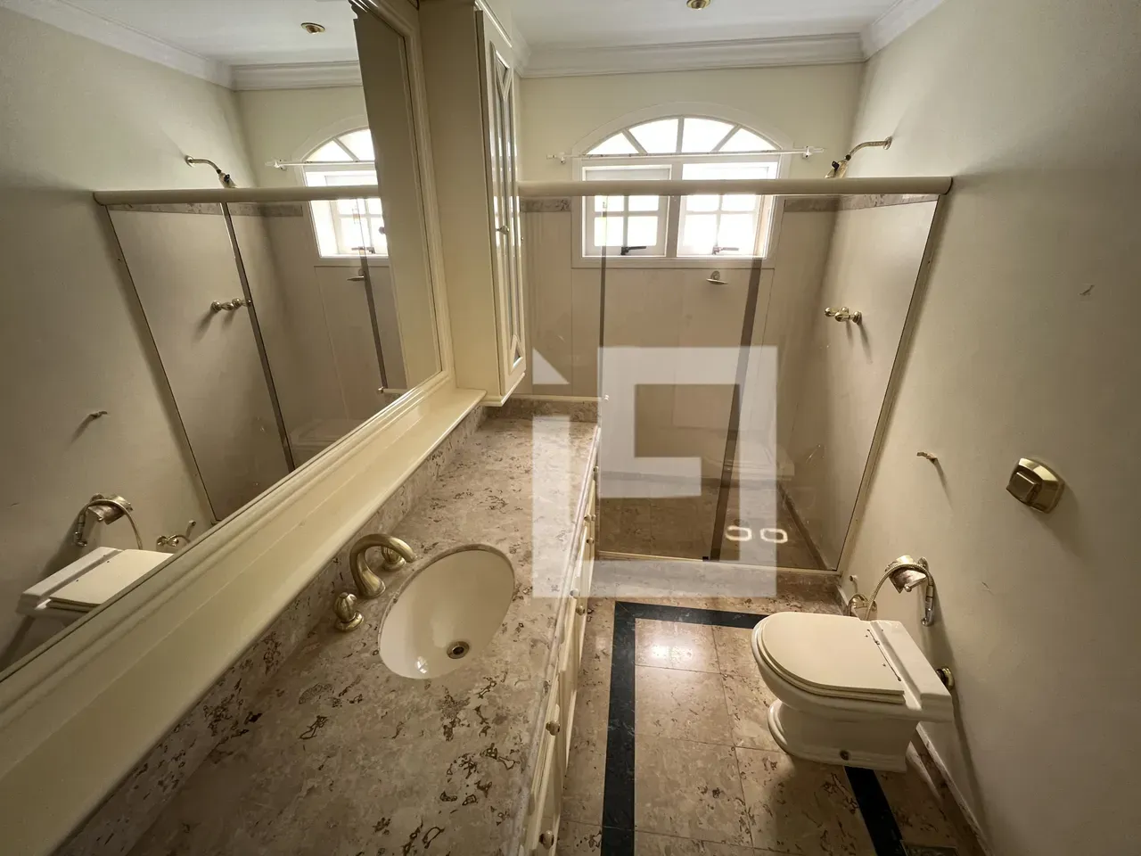 House with 4 suites and 5 parking spaces plus balcony BBQ — photo 25
