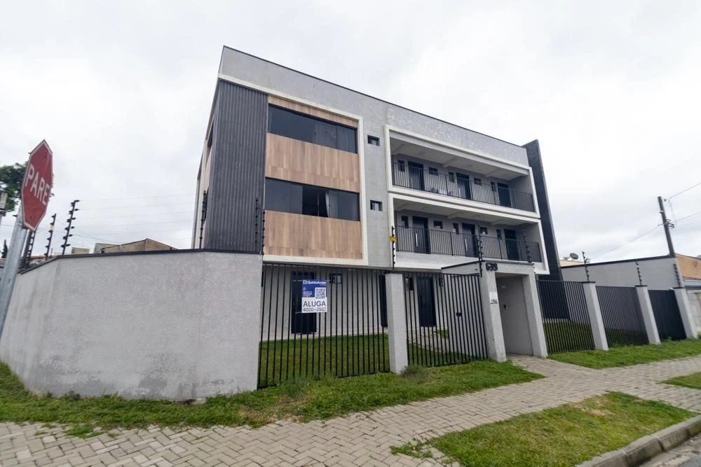 3-bedroom apartment in a building with a pool — photo 17