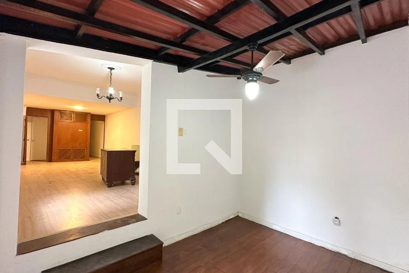 Деревянный пол или ламинат и 4 спальни: квартира 168 м² — photo 28