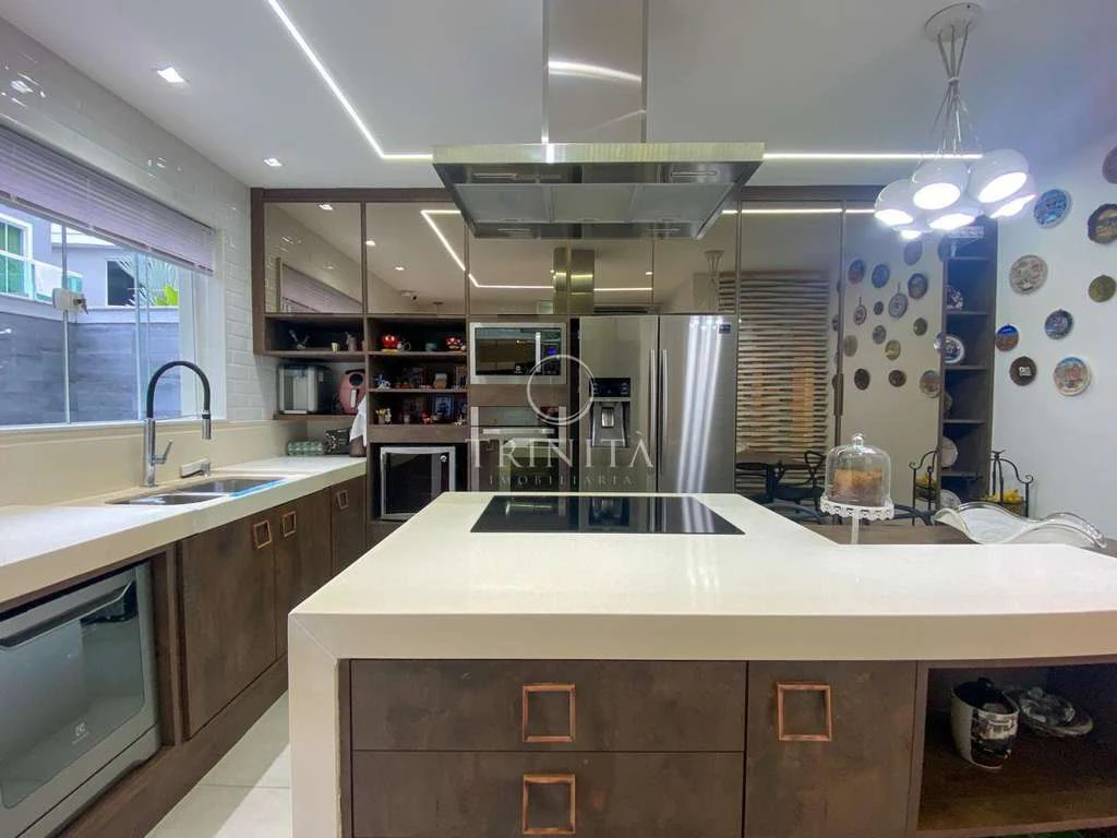 Furnished triplex home with 4 en-suite bedrooms — photo 19