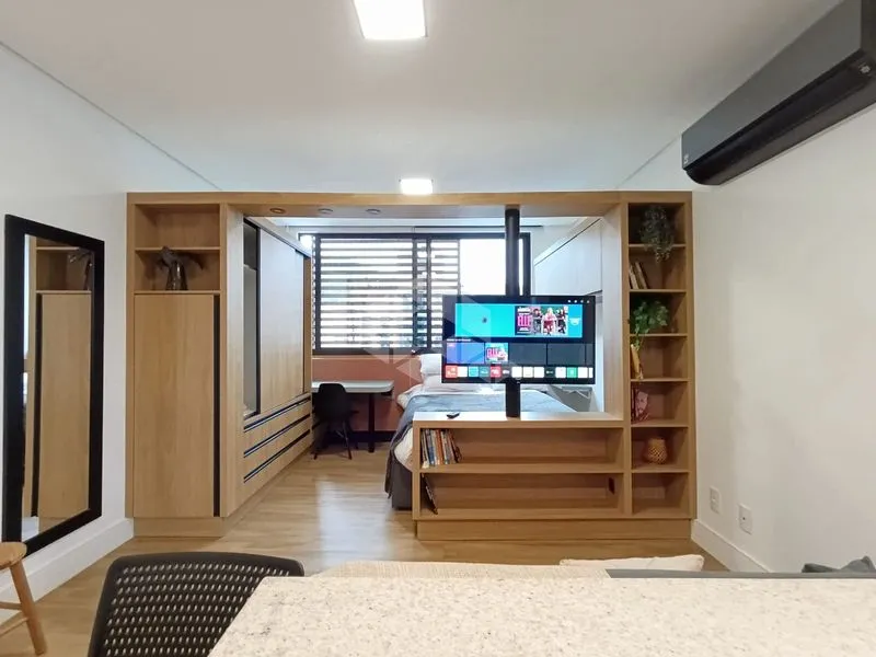 35 m² studio with a washing machine and a home office — photo 3