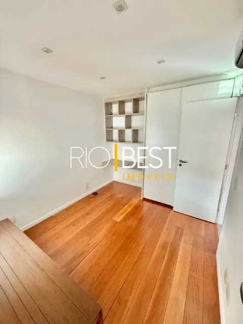Apartment with 4 bedrooms and a glazed balcony view — photo 19