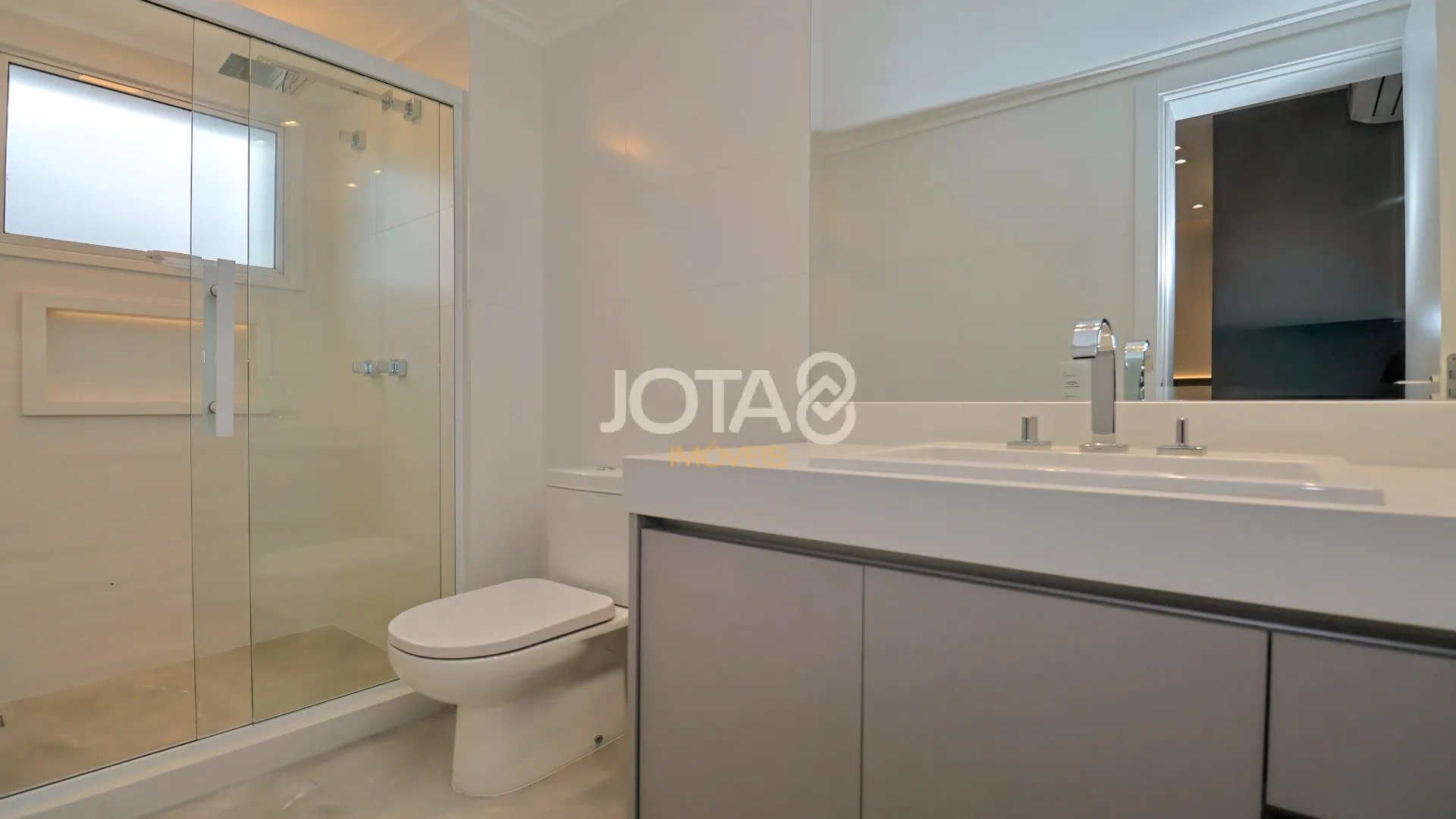 Apartment with 3 en-suite bedrooms 266 m² and parking — photo 24