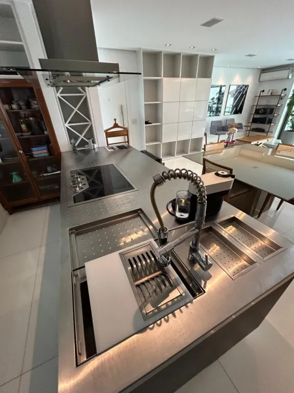 179 m² furnished apartment with 3 en-suites and 4 baths — photo 12