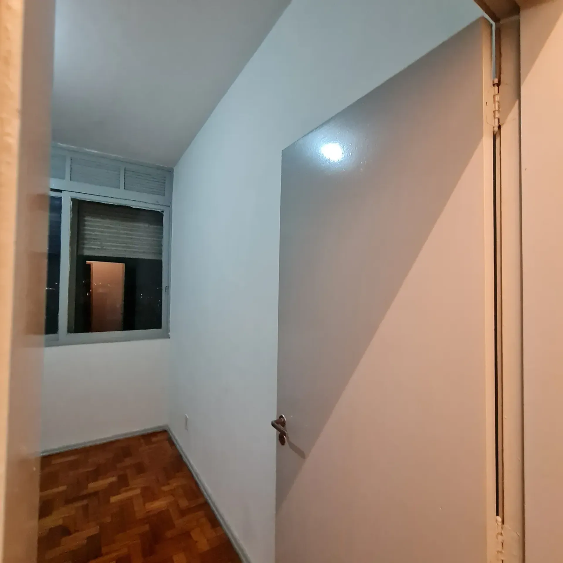 Apartment on the 9th floor with wood or laminate floors — photo 4