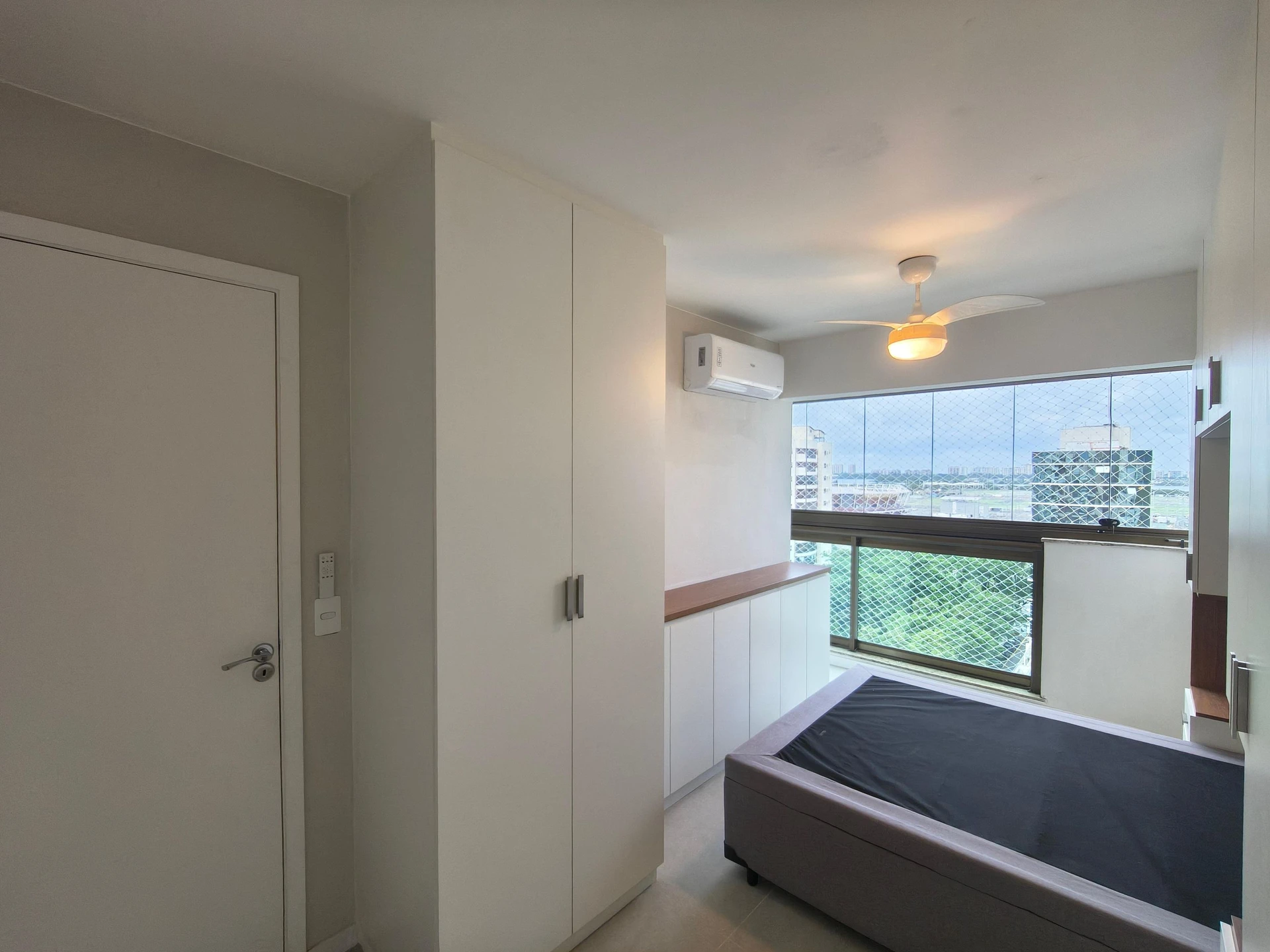 Floor-to-ceiling windows in a 3-bedroom apartment, 140 m² — photo 13