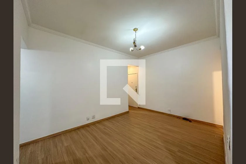 Apartamento de 2 quartos com piso de madeira ou laminado — photo 9