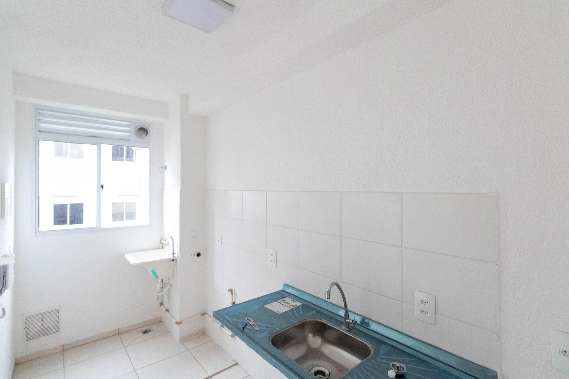 2-bedroom apartment in a building with a gym — photo 10