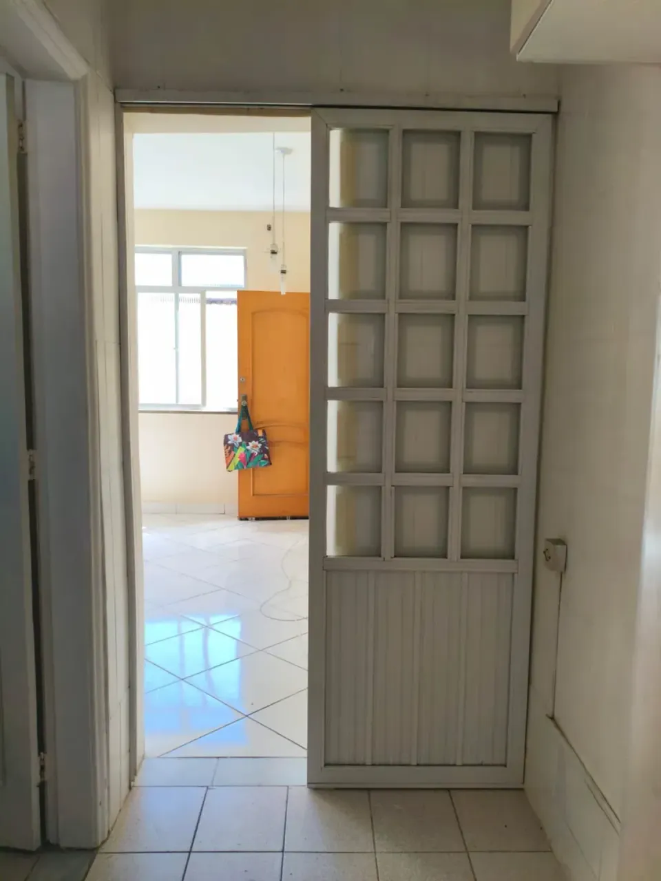 64 m² apartment with 2 bedrooms and 2 bathrooms — photo 2