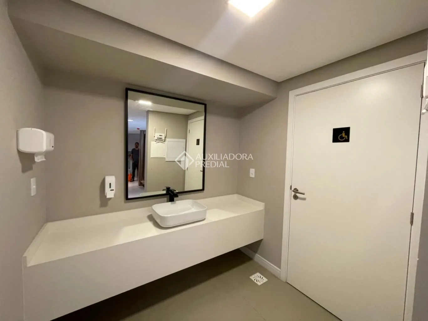 2-bedroom apartment with balcony and terrace — photo 32
