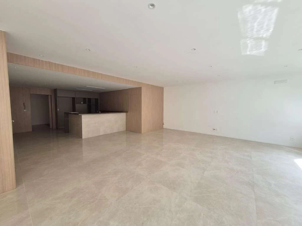 Apartment with open-plan kitchen, 2 ensuites and 5 baths — photo 21