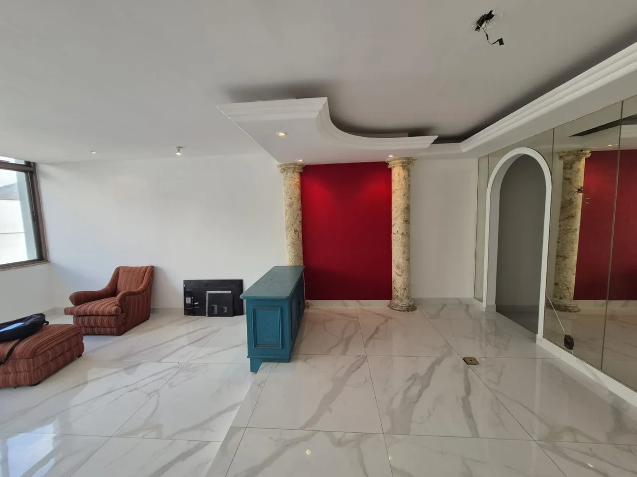 3-bedroom apartment with 3 bathrooms and city views — photo 13